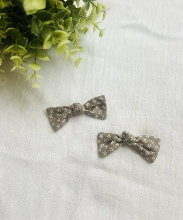 Brown/ floral matching bows
