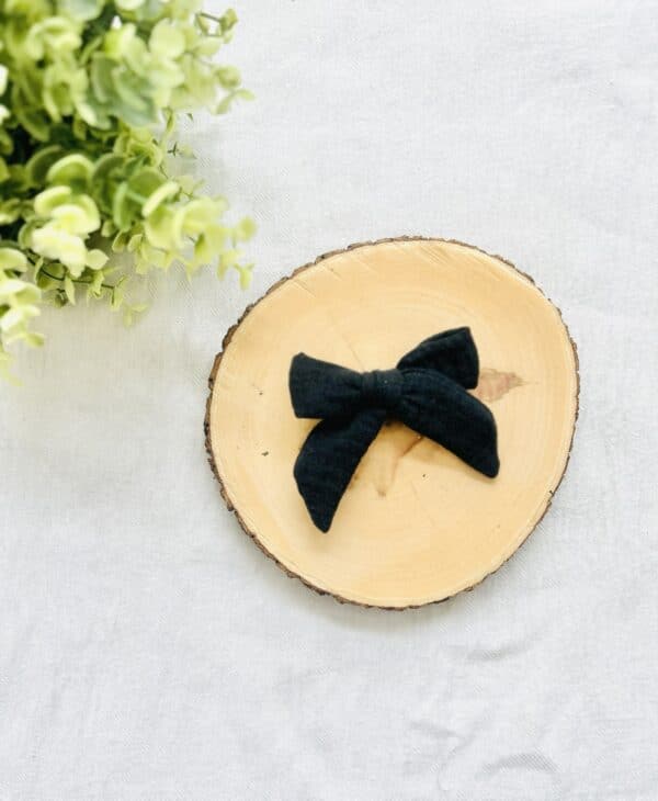 Black pinwheel bow