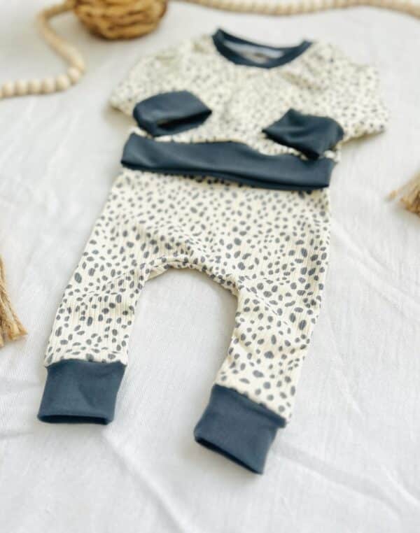 Blue spotted outfit - Image 3