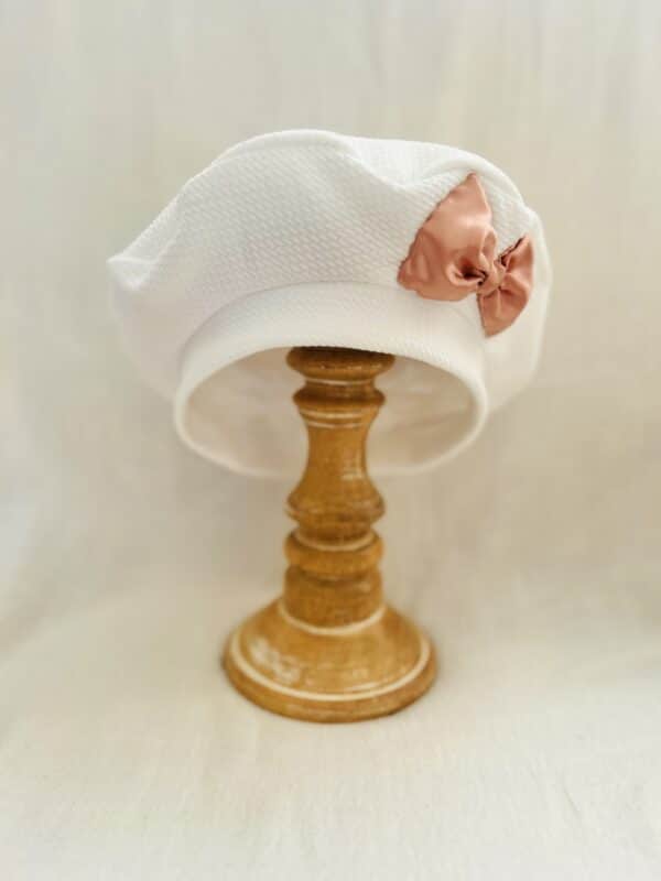White hat w/ bow