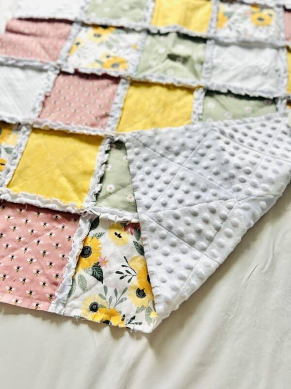 Bee Rag Quilt - Image 2
