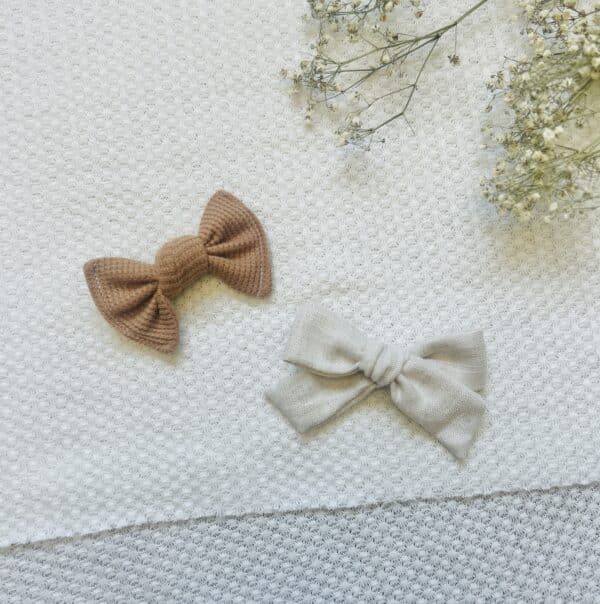 Brown/ white pinwheel bow set